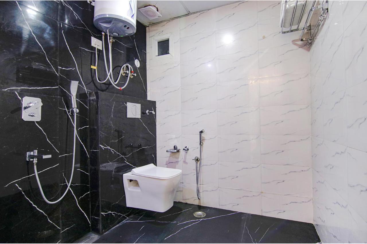 Fabhotel Satyam International Noida Exterior foto