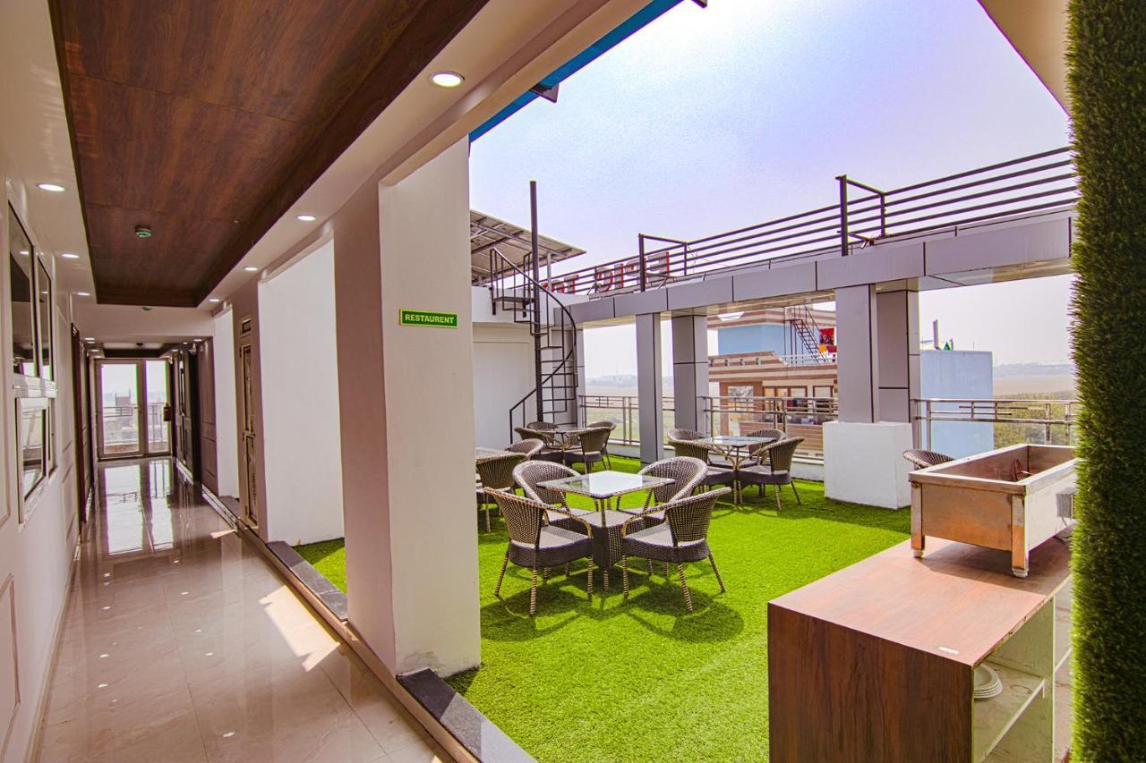 Fabhotel Satyam International Noida Exterior foto