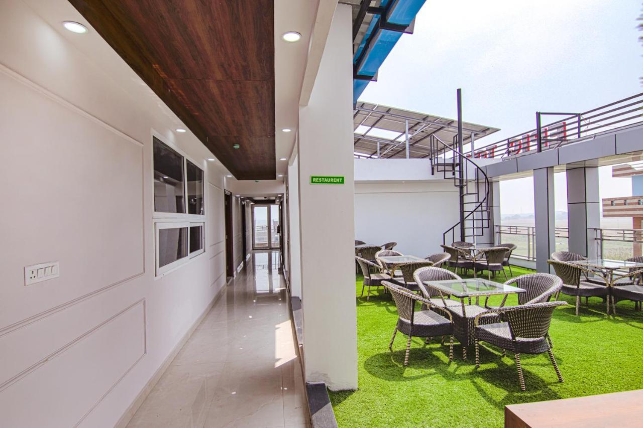 Fabhotel Satyam International Noida Exterior foto