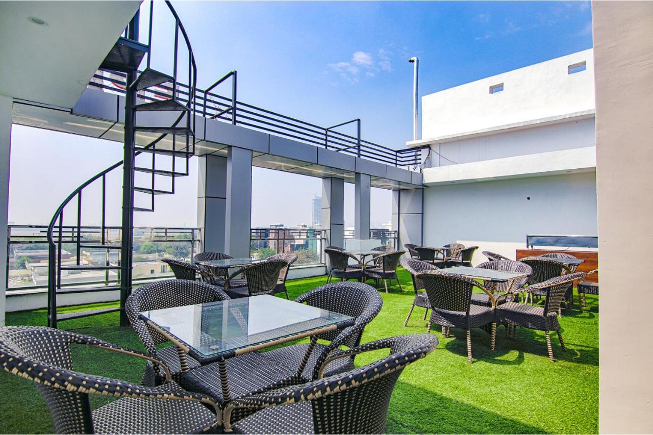 Fabhotel Satyam International Noida Exterior foto